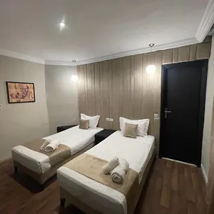 Otel Cade, Kazablanka